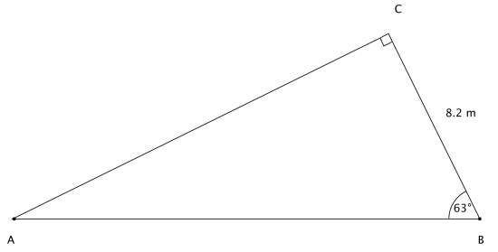 En rettvinklet trekant der vinkelen C er lik 90 grader, vinkelen B er 63 grader, og siden BC = 8.2 m